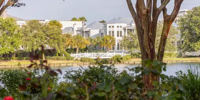 Charleston SC luxury homes offering investment value, lifestyle, and Lowcountry living