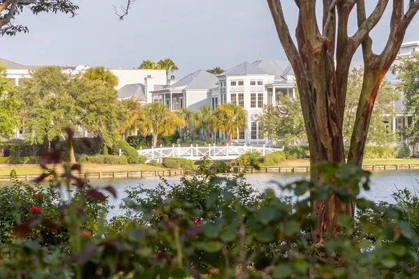 Charleston SC luxury homes offering investment value, lifestyle, and Lowcountry living